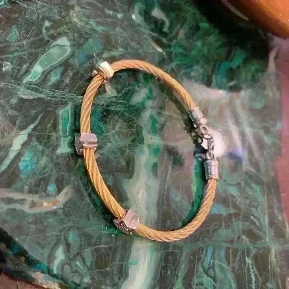 NWOT Small cable wire bracelet with 3 blingy stars - Picture 6 of 8